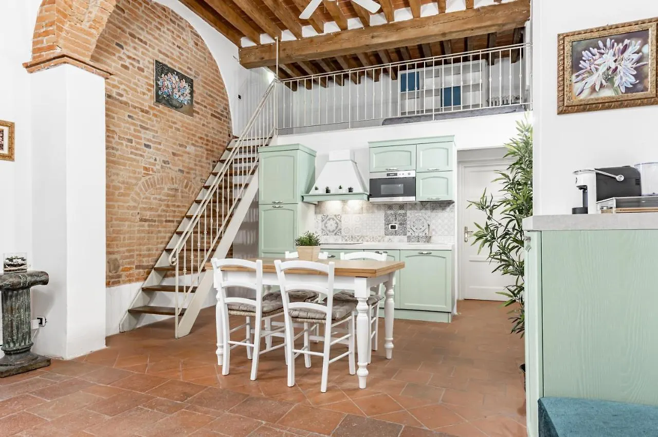 Corte Pini - Corte Aranci -Lucca Center Apartaments Near The Cathedral!