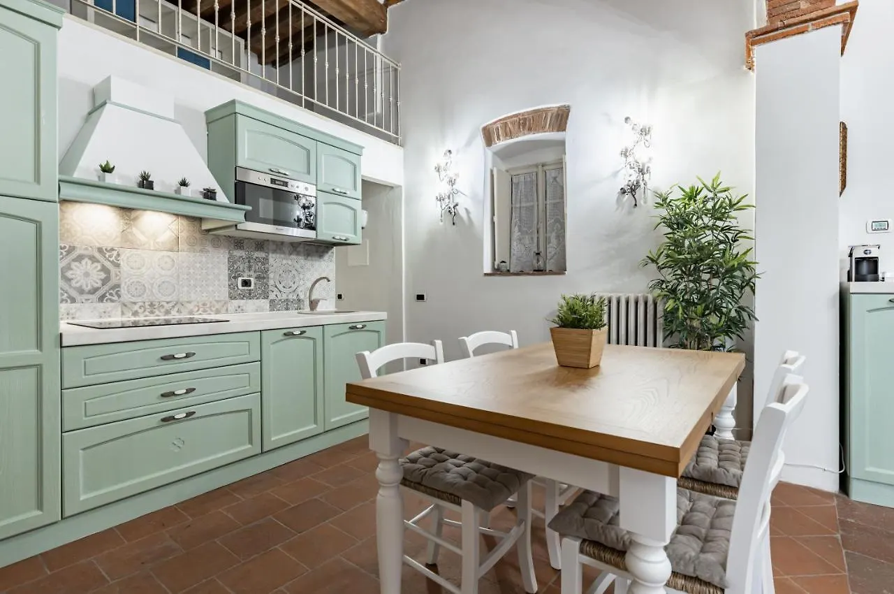 Corte Pini - Corte Aranci -Lucca Center Apartaments Near The Cathedral! Italy